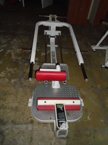 Precor Icarian Lunge 625, plate loaded exercise machine.