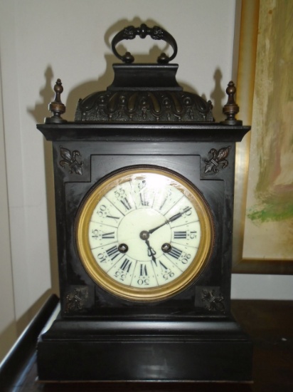 VINTAGE DECORATIVE METAL CLOCK