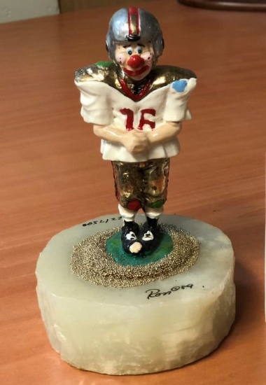 Art sculpture by Ron LEE as a collectable. DISNEY Ron cX Steel Statuette, 'FOOTBALL Funny PLAYER' gr