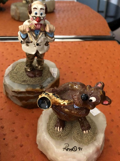 Art sculpture by Ron LEE as a collectable. DISNEY Set of 2 great collectables 'JAZZ BEAR player'  by