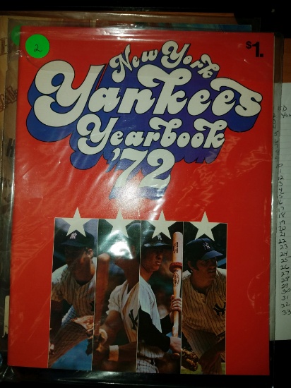 YANKEES 1972 YEARBOOK NEAR MINT