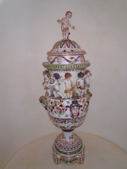 Porcelain capodimonte Vase with lid