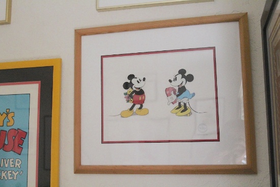 MICKEY AND MINIIE EXCHANGING GIFTS