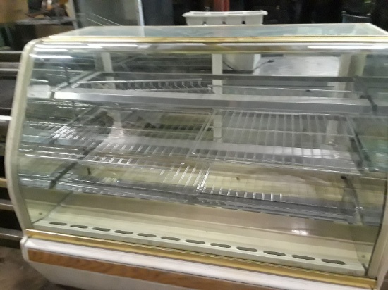 Curved Glass 5 ft. European Dry Bakery Case