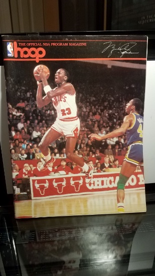 RARE 1985 MICHAEL JORDAN HOOPS MAGAZINE