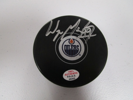 Wayne Gretzky of the Edmonton Oilers Signed logo hockey puck Certified COA 253