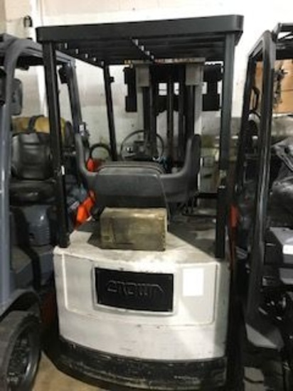 Crown model 5151 Electric Forklift 3000#