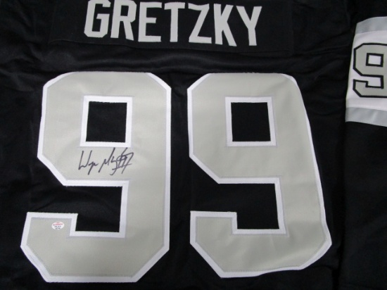 Wayne Gretzky of the LA Kings signed autographed black hockey jersey PAAS COA 745