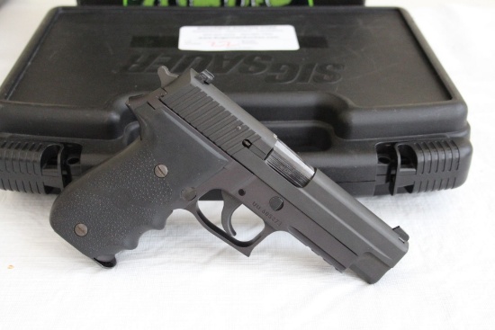 (NEW) SIG SAUER P226  .40  S&W STAINLESS
