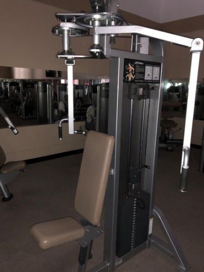 Life Fitness Commercial Pectoral Fly Machine / Rear Deltoid