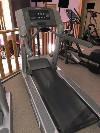 Life Fitness 95 Ti Commercial Treadmill
