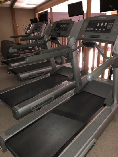 Life Fitness 95 Ti Treadmill W/ TV - Commercial Treadmill