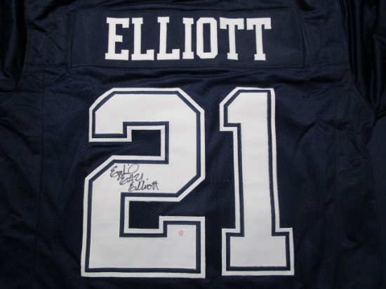 Ezekiel Elliott of the Dallas Cowboys signed autographed football jersey PAAS COA 412