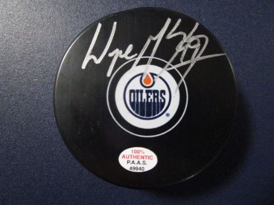 Wayne Gretzky of the Edmonton Oilers signed autographed hockey puck PAAS COA 940