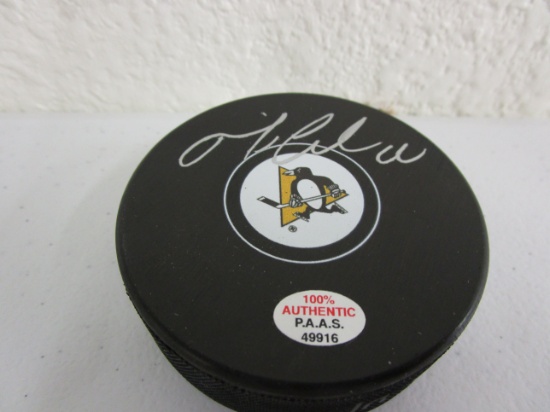 Mario Lemieux of the Pittsburgh Penguins signed autographed logo hockey puck PAAS COA 916
