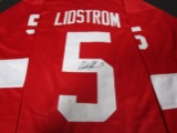 Nicklaus Lidstrom of the Detroit Redwings signed autographed hockey jersey PAAS COA 215