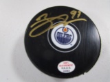 Connor McDavid of the Edmonton Oilers signed autographed hockey puck PAAS COA 061