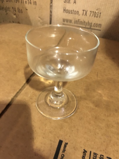 (144) Champagne Glasses (new)
