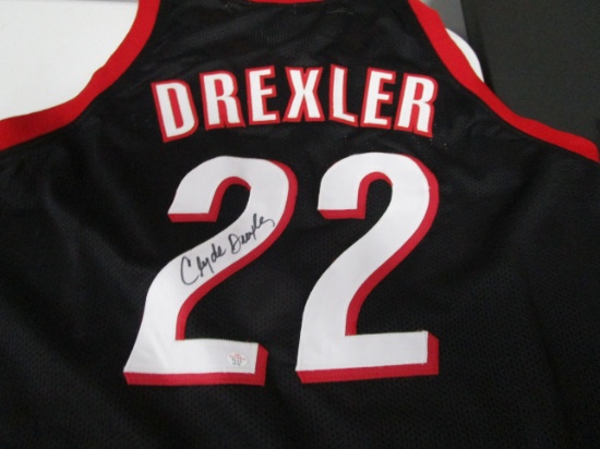 Clyde Drexler of the Houston Rockets signed autographed basketball jersey PAAS COA 725