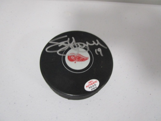 Steve Yzerman of the Detroit Red Wings signed autographed hockey puck PAAS COA 914