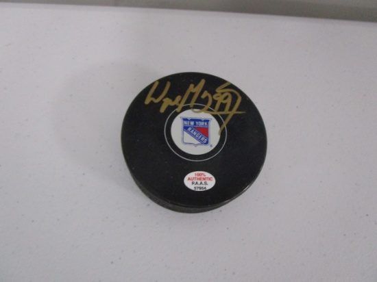 Wayne Gretzky of the New York Rangers signed autographed hockey puck PAAS COA 954