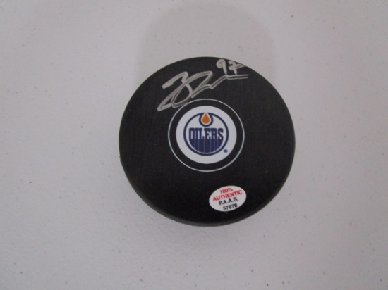 Connor McDavid of the Edmonton Oilers signed autographed hockey puck PAAS COA 978