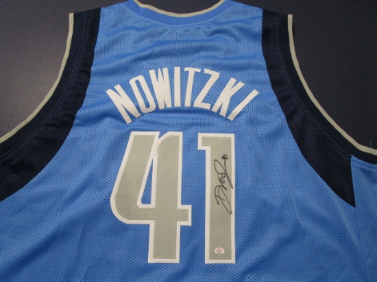 Dirk Nowitzki of the Dallas Mavericks signed autographed basketball jersey PAAS COA 432