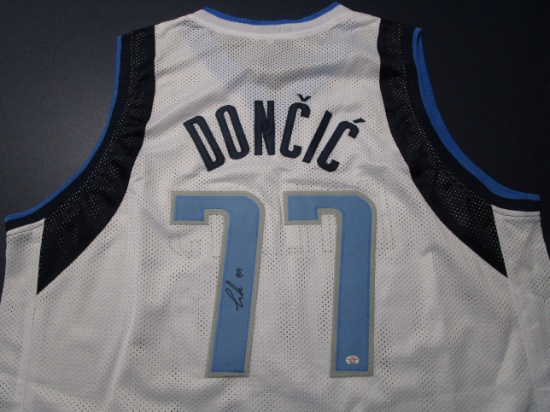 Luka Doncic of the Dallas Mavericks signed autographed basketball jersey PAAS COA 948