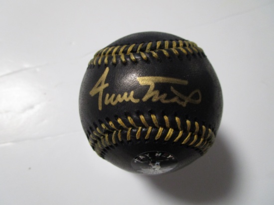 Willie Mays of the San Francisco Giants signed autographed black baseball Player Holo