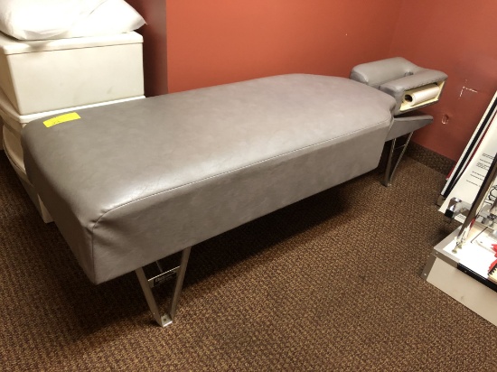 Stationary Chiropractic Exam/Treatment Table