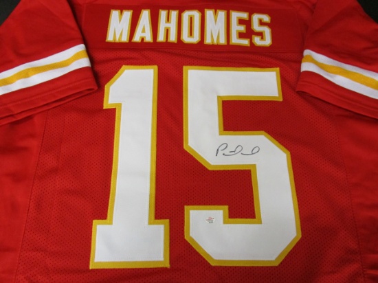 Patrick Mahomes of the Kansas City Chiefs signed autographed football jersey PAAS COA 530
