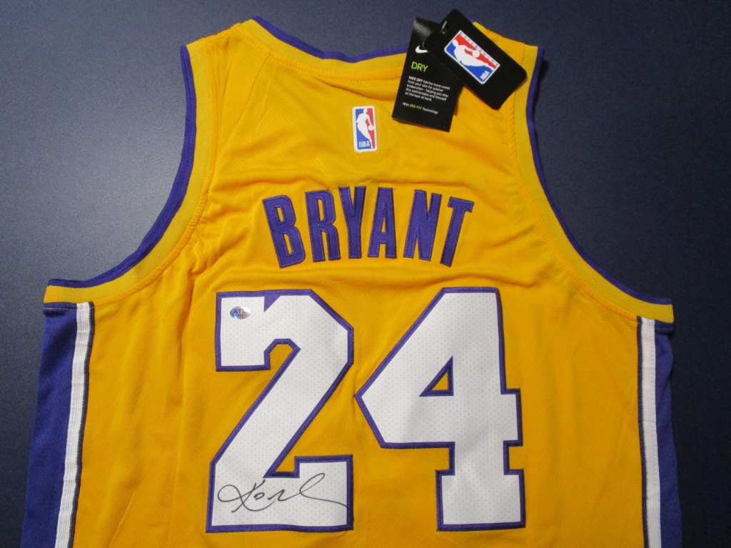 kobe bryant jersey autographed