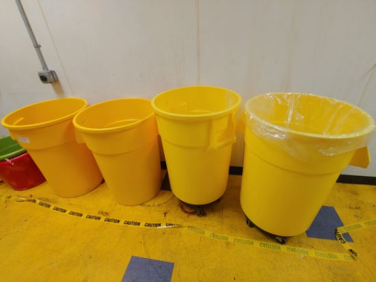 4 32 Gallon Yellow Thrash Cans