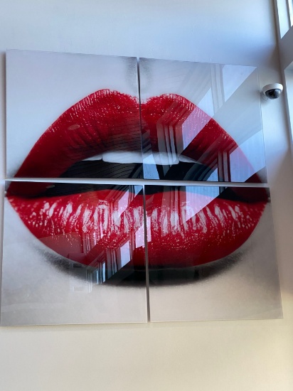 Four Section Lips Picture
