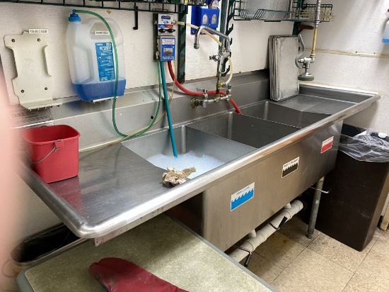 84" Three Compartmenr Stainless Steel Sink with Spritzer Faucet