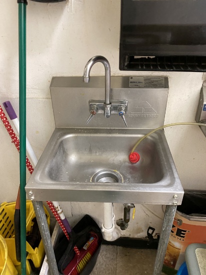 Wall Mount Hand Sink with two Support Legs