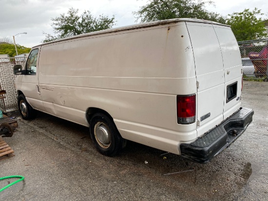 2006 Ford E350 with contents