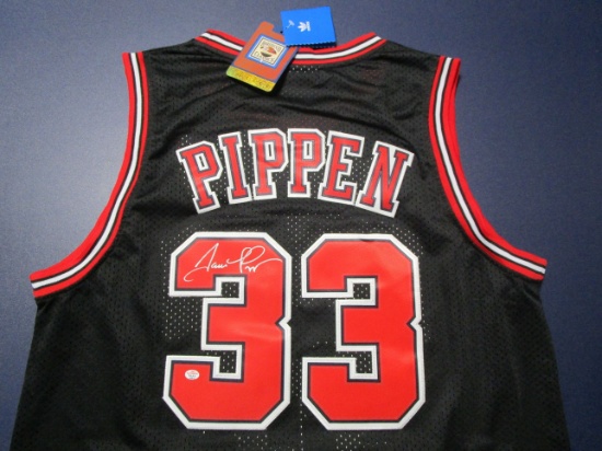 Scottie Pippen of the Chicago Bulls signed autographed basketball jersey PAAS COA 612