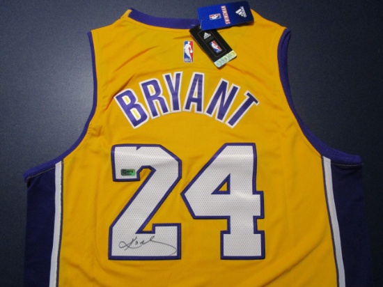 Kobe Bryant of the LA Lakers signed autographed basketball jersey ERA COA 551