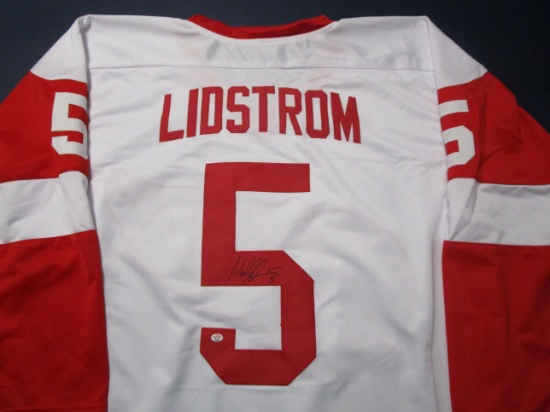 Nicklas Lindstrom of the Detroit Redwings signed autographed hockey jersey PAAS COA 695