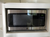 Stainless Steel Finish GE Carousel Microwave Oven