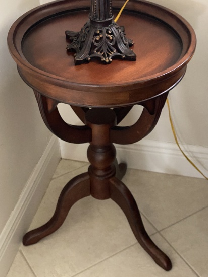 18" Round Wood Table