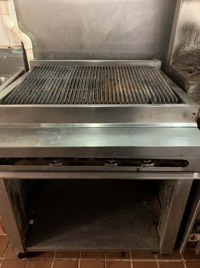 Self Standing Gas Char Grill with Underneath Storage Compartment