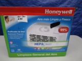 Honeywell Small Room Air Purifer (OPEN BOX) 085