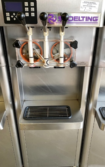 Stoelting Model F231, Three Phase, Soft Serve, Ice Cream And Yogurt Machine. Water Cooled. Original