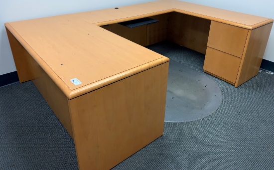 Right Hand Return Executive U-Shaped Desk Set. Lockable Drawers And Cabinets With Keys