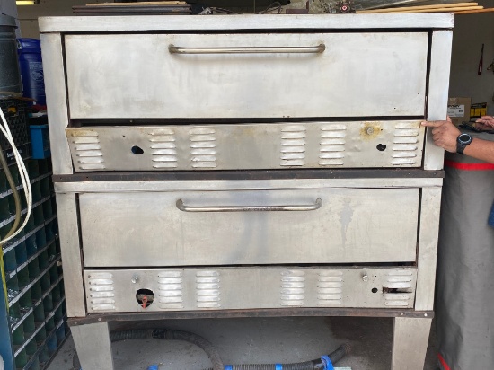 Peerless CW200NS Double Stacked S/S Front Gas Pizza Oven With Four Excellent Bricks