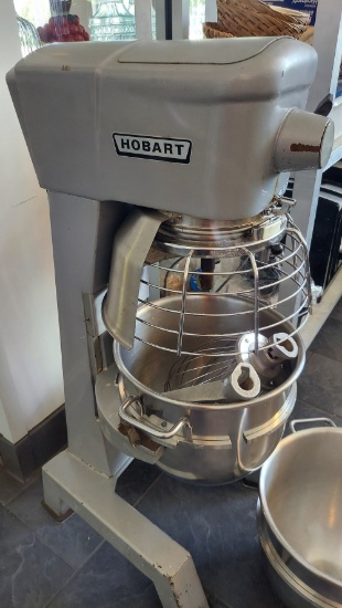 Sold at Auction: Hobart KITCHENAID Stand Mixer Working K45SS