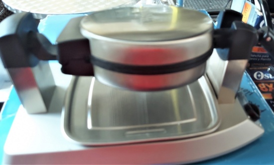 Waring Pro Commercial Waffle Maker. New