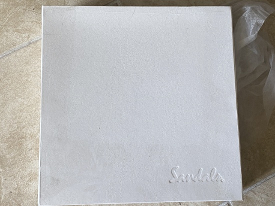 Family Wedding Albums. Each Album comes in a presentation Gift Box. The Albums are palletized and ca